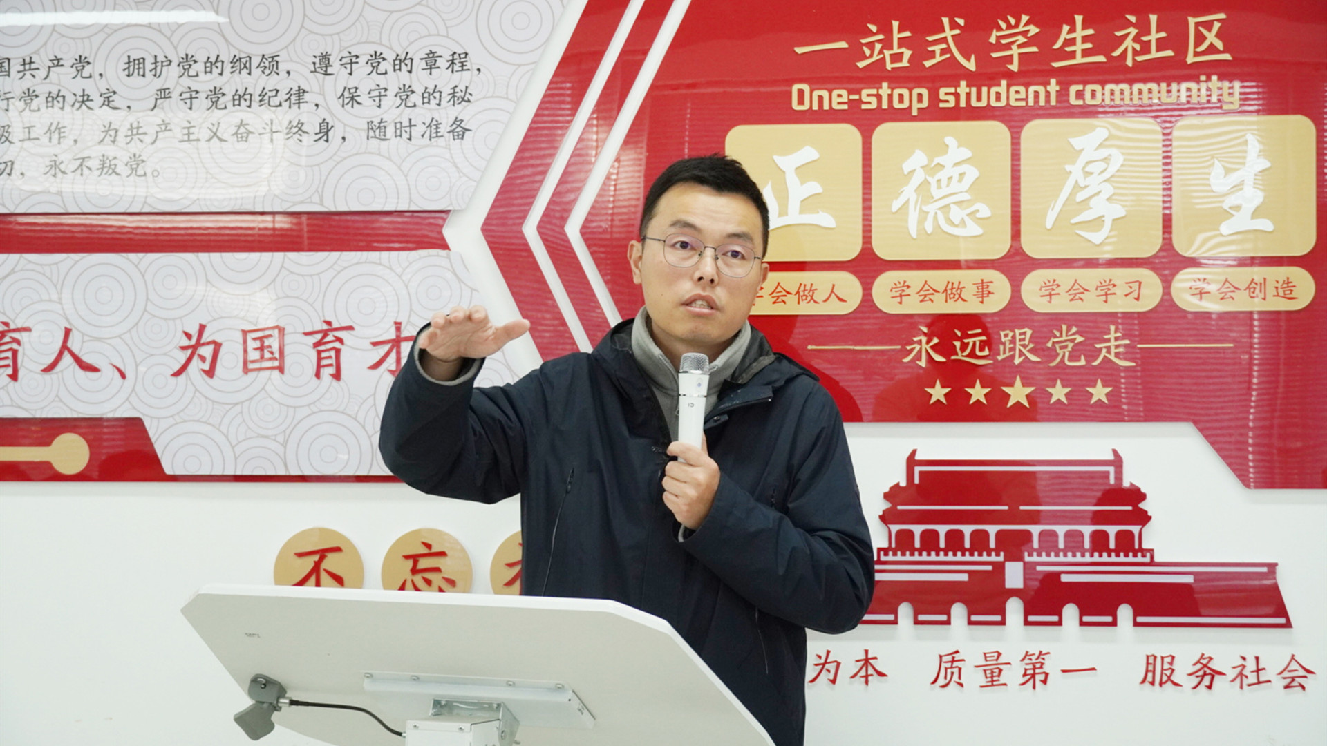 南京理工大学公共事务学院一行来成人抖音
交流调研