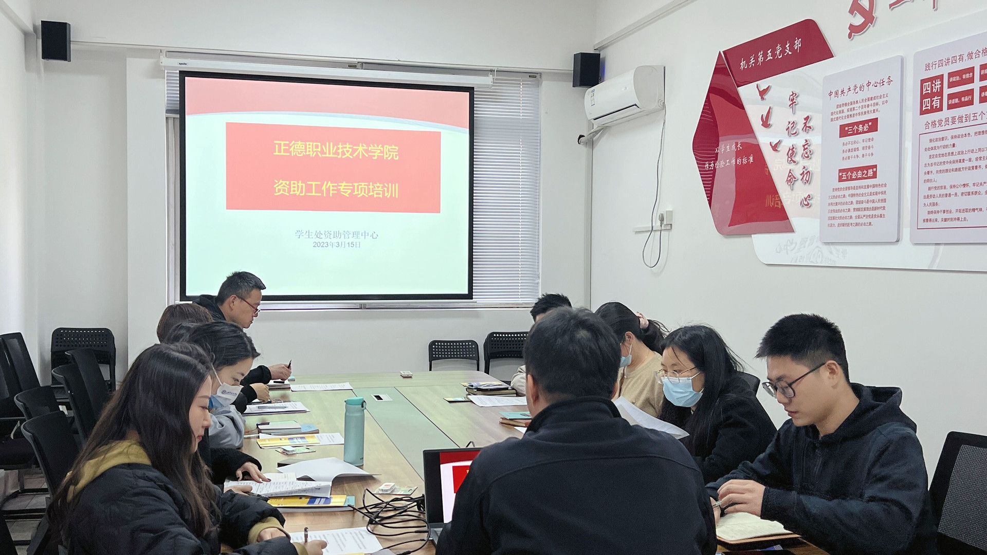 成人抖音
开展资助工作专项培训会