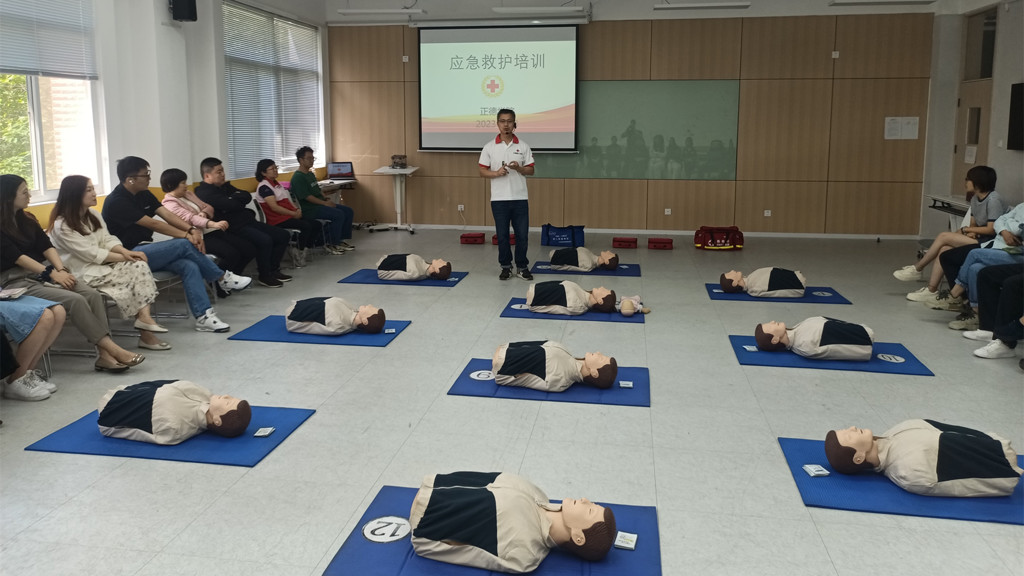 生命至上，“救”在身边 成人抖音
开展辅导员应急救护专题培训