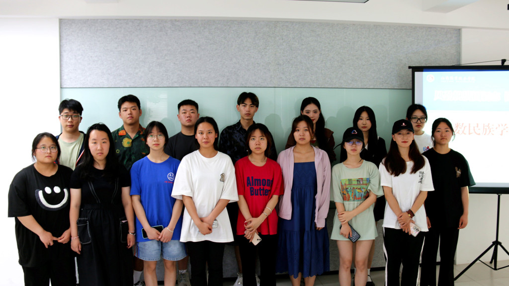 风劲帆满图新志、团结奋进开新局|成人抖音
召开少数民族学生座谈会