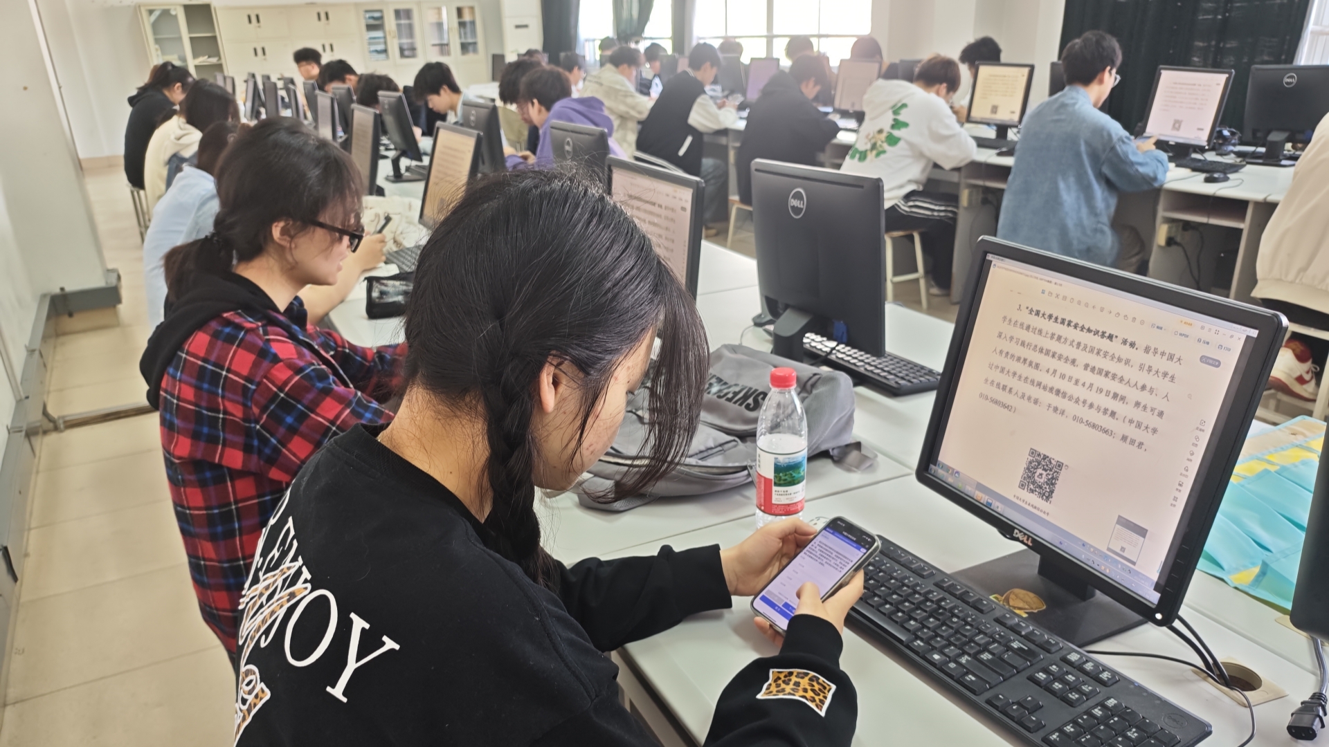 成人抖音
开展国家安全教育系列活动