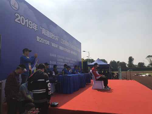 图5 成人抖音
航模队同学在进行“多旋翼飞行器穿越竞技”比赛_副本.jpg