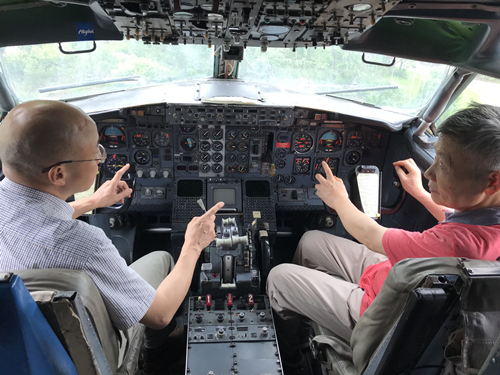 江国华书记一行调研江苏航空职业技术学院3_副本.jpg 江国华书记一行调研江苏航空职业技术学院3_副本.jpg