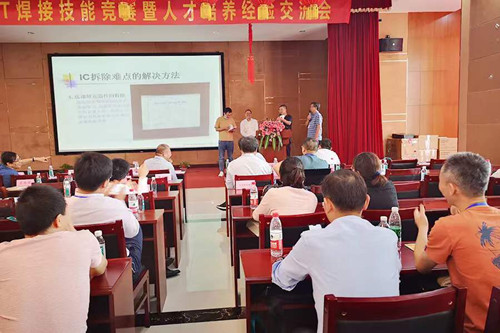 现场交流_副本.jpg 现场交流_副本.jpg