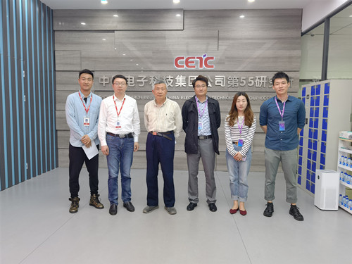 合影_副本.jpg 合影_副本.jpg