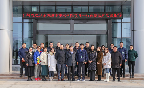 合影_副本.jpg 合影_副本.jpg