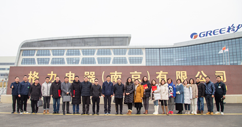 结业仪式后_副本.jpg 结业仪式后_副本.jpg