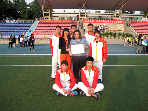 队员与教练杨俊娃(中排左一)合影.JPG