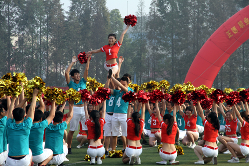 啦啦操表演.JPG