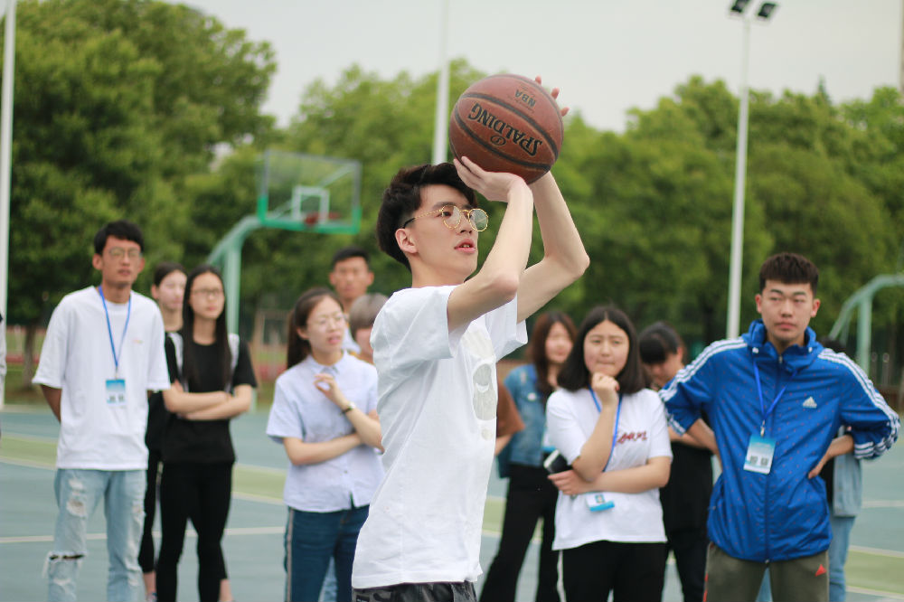 图一 一分钟投篮比赛 .jpg