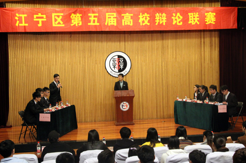 成人抖音
选手与南京工程学院选手间展开首场较量.jpg